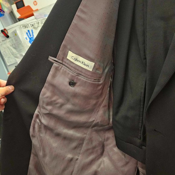 Calvin Klein Pinstripe Men's Suit 40R - Picture 2 of 4